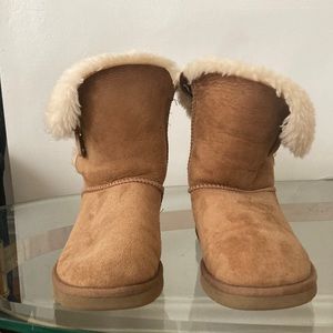 Ugg’s Chestnut Bailey Button boot